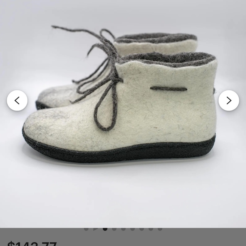 Felted wool women boots slippers with laces. Ankle booties. - Picture 3 of 16